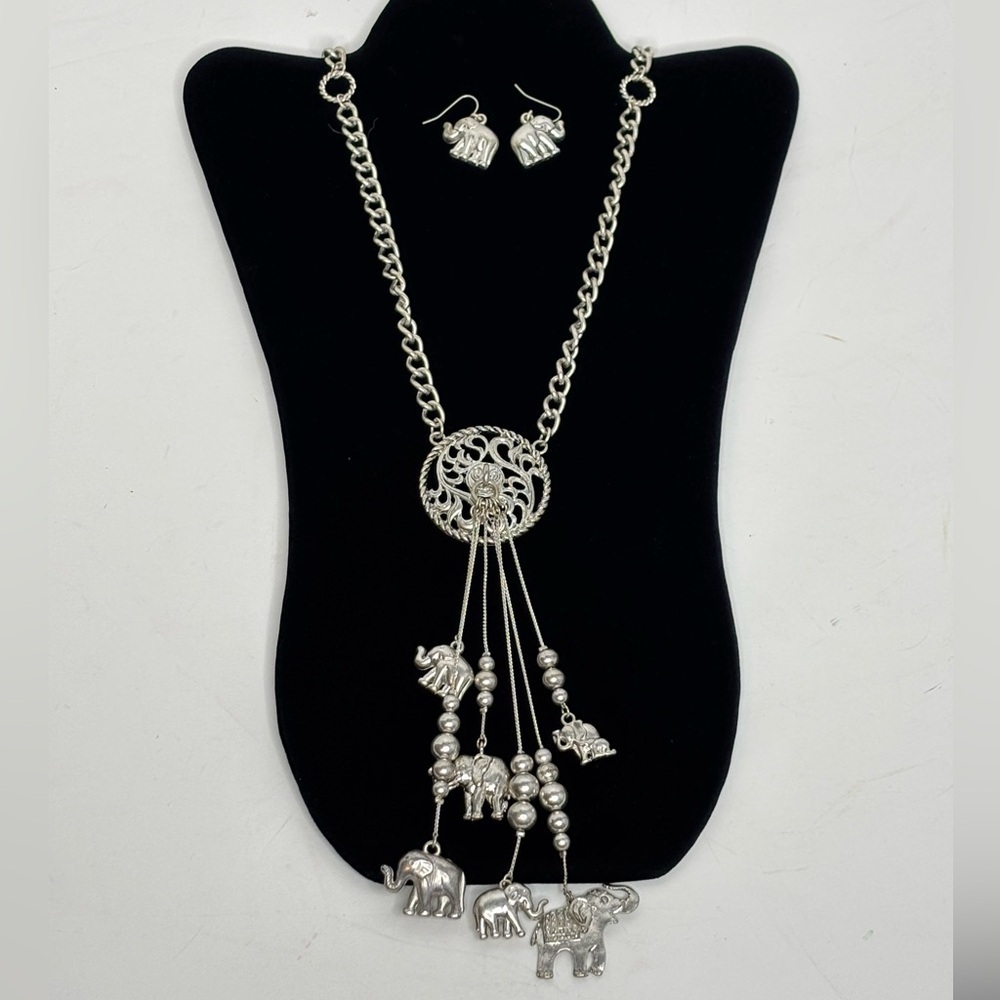 NECKLACE & EARRINGS (ELEPHANT THEME🐘)